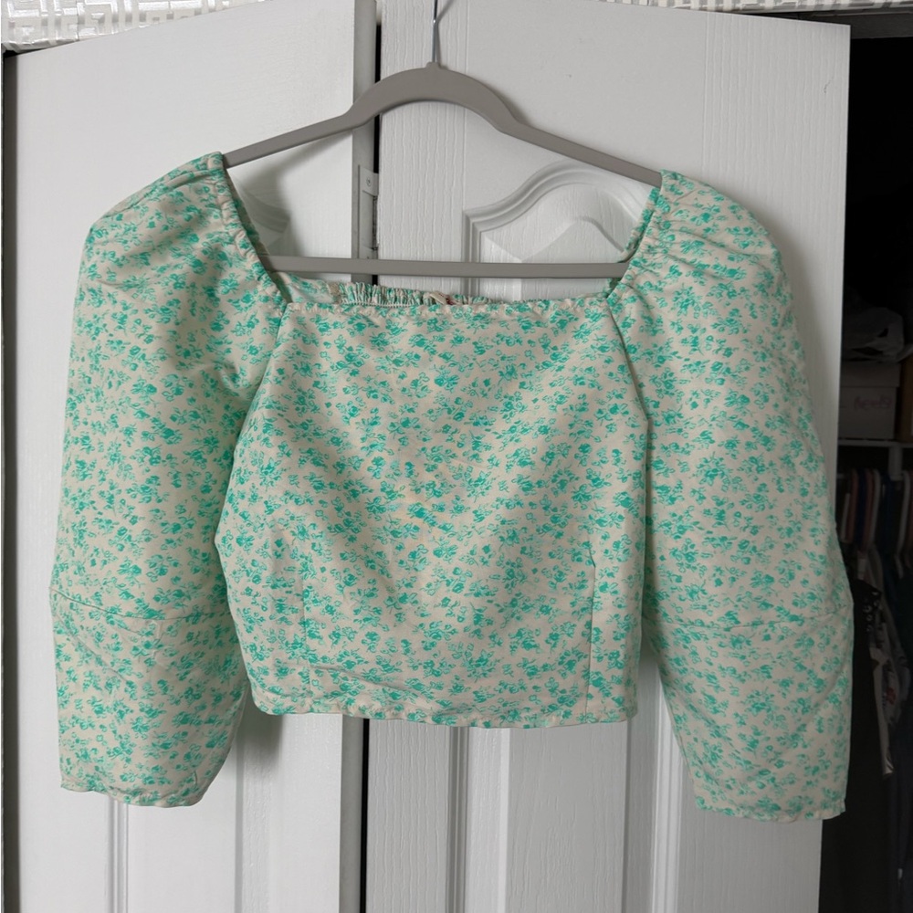 Levi’s Floral Square-Neck Puff Sleeve Crop Top